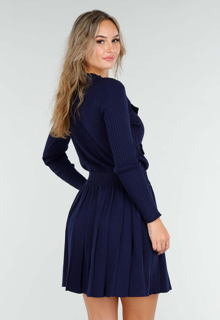 Donkerblauwe Geribde Stretch Two Piece met Goudkleurige Knopen en Plooirok