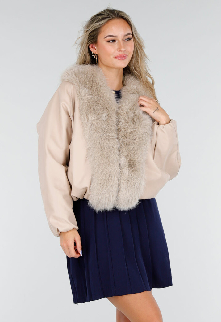 Beige Lederlook Jas Met Faux Fur