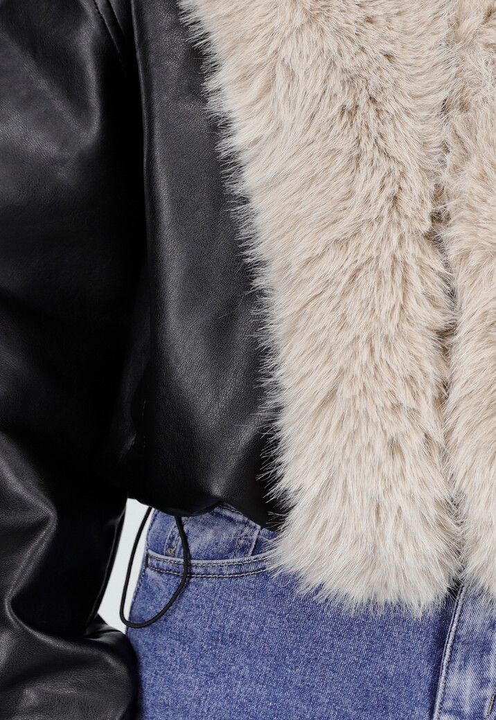 Zwarte Lederlook Jas met Beige Faux Fur Kraag