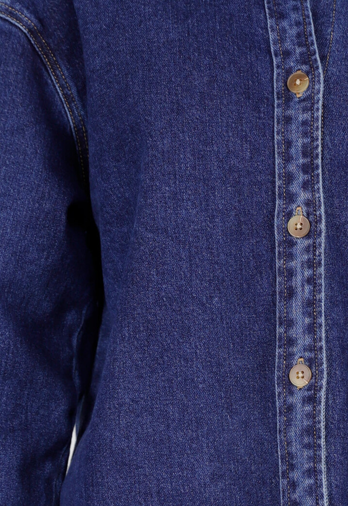 Donkerblauw Denim Overhemd met Oversized Pasvorm en Knoopsluiting
