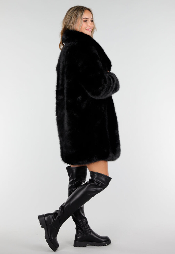 Zwarte Faux Fur Jas met Brede Kraag