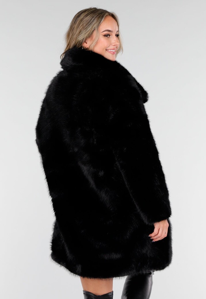 Zwarte Faux Fur Jas met Brede Kraag