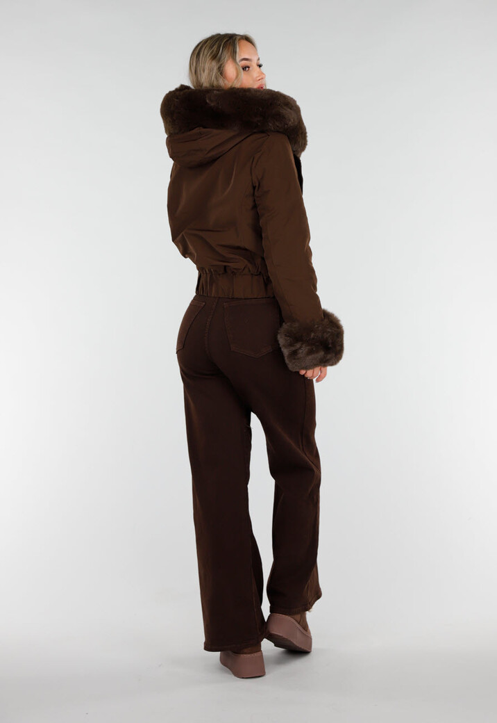 Donkerbruine Jas met Imitatiebontkraag en Manchetten