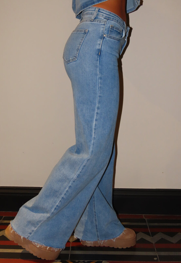 Lichtblauwe Mid Waist Wide Leg Jeans met Raw Edge Zoom