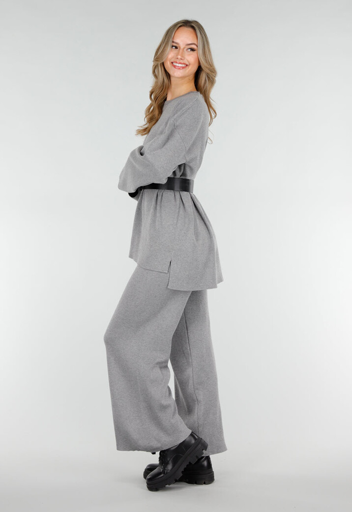 Grijs Tweedelig Loungepak Met Wijde Mouwen En Rechte Pijpen