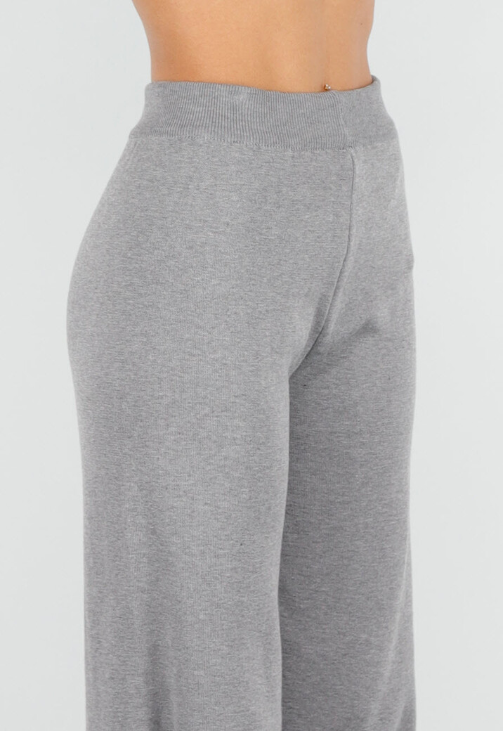 Grijs Tweedelig Loungepak Met Wijde Mouwen En Rechte Pijpen