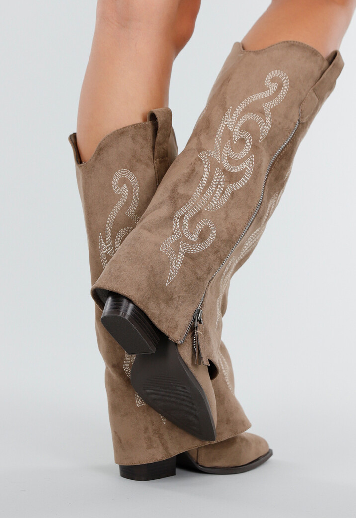 Taupe cowboylaarzen met borduursel en suèdelook