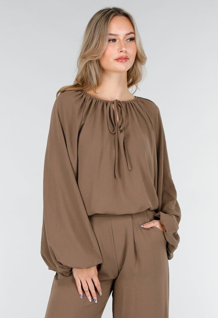 Bruine Stretch Blouse met Striksluiting en Wijde Mouwen