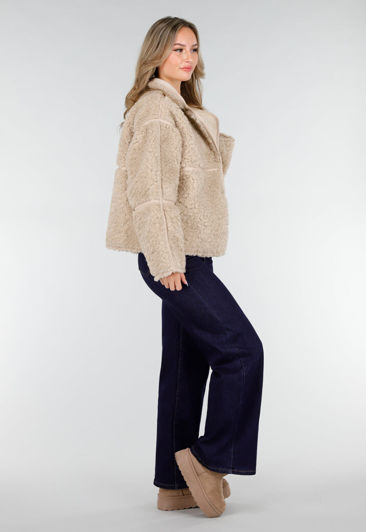 Beige Teddy Jas met Opstaande Kraag en Knoopsluiting