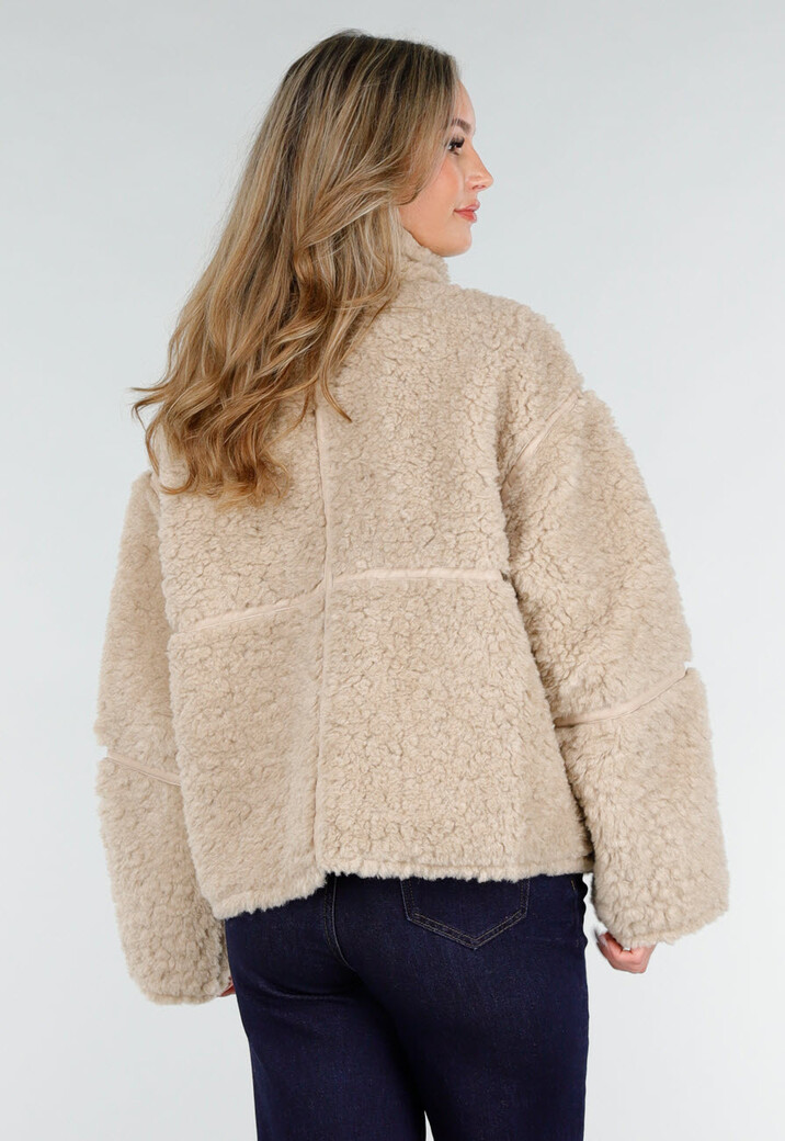 Beige Teddy Jas met Opstaande Kraag en Knoopsluiting