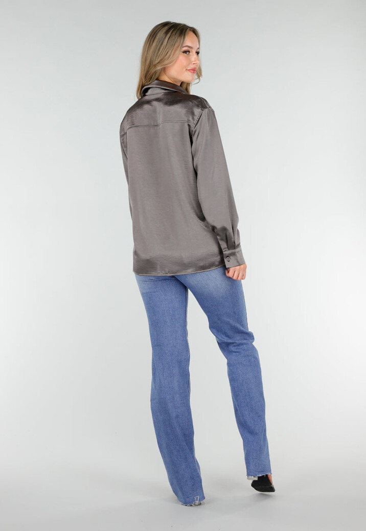 Satijnen Blouse Grijs met Lange Mouwen En Knoopsluiting
