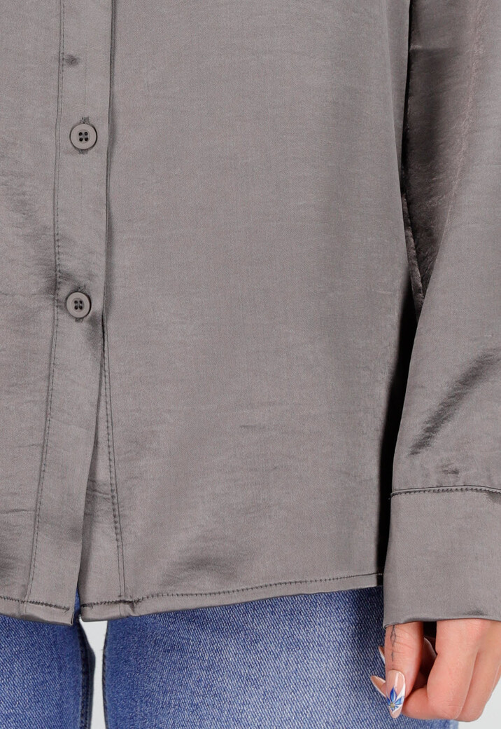Satijnen Blouse Grijs met Lange Mouwen En Knoopsluiting