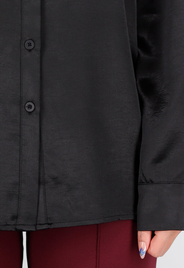 Zwarte Satijnlook Blouse met Lange Mouwen en Knoopsluiting