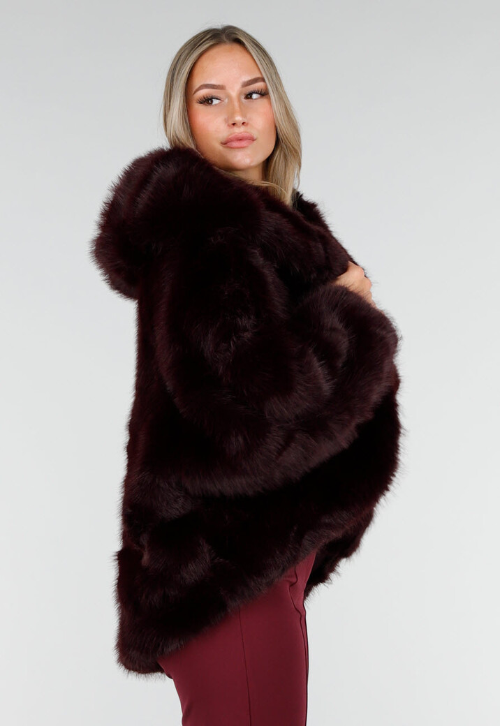 Bordeauxrode Faux Fur Jas met Capuchon