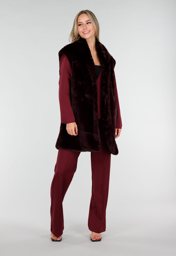 Bordeauxrode Faux Fur Bodywarmer met Ceintuur