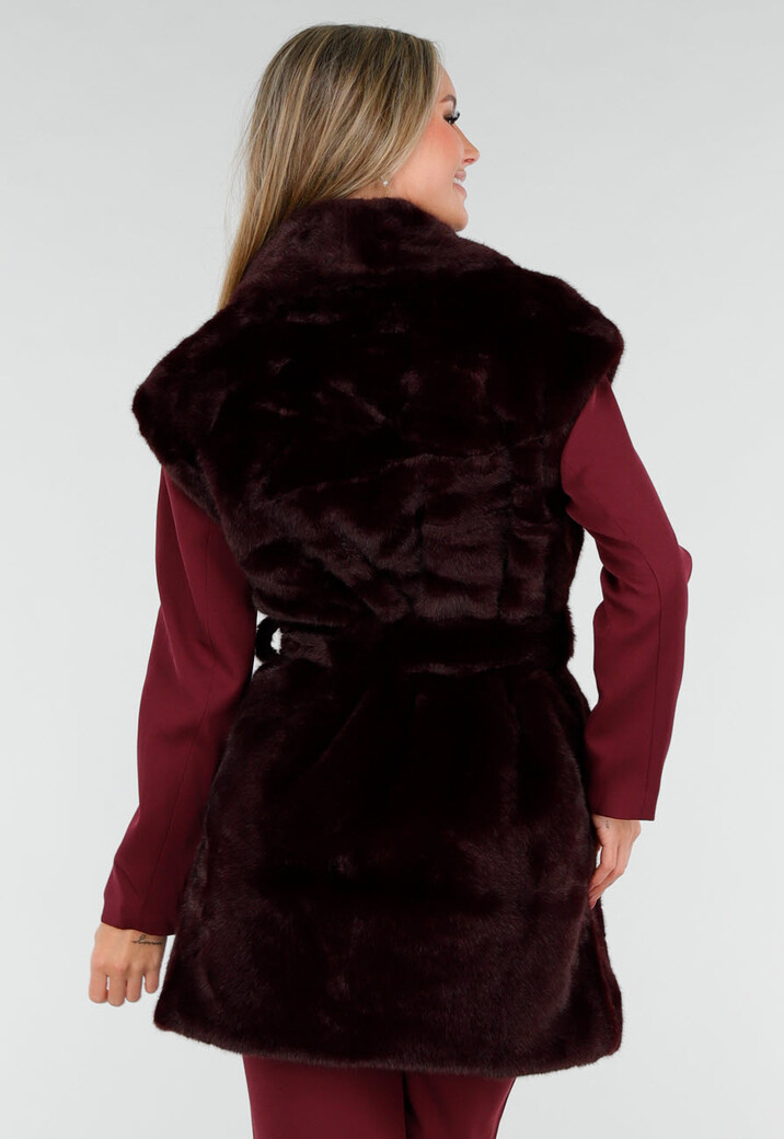 Bordeauxrode Faux Fur Bodywarmer met Ceintuur