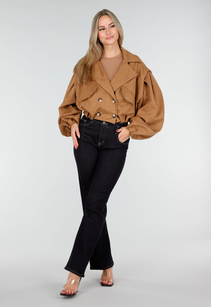 Camelkleurige Cropped Jas met Oversized Mouwen en Knopen