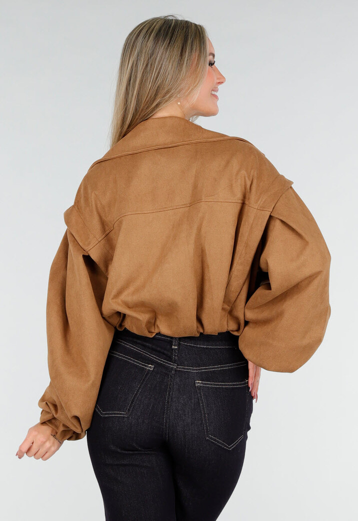 Camelkleurige Cropped Jas met Oversized Mouwen en Knopen