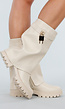 Crèmekleurige Enkelhoge Boots met Grove Zool en Gouden Slotdetail