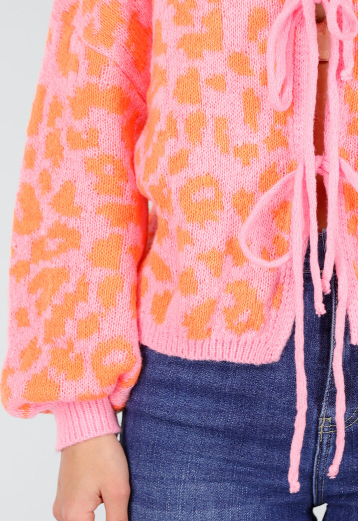 Neonroze Panterprint Trui met Striksluiting aan de Voorkant