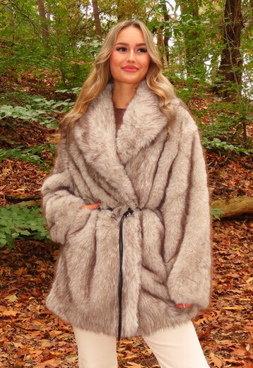 Beige Bontjas met Riem