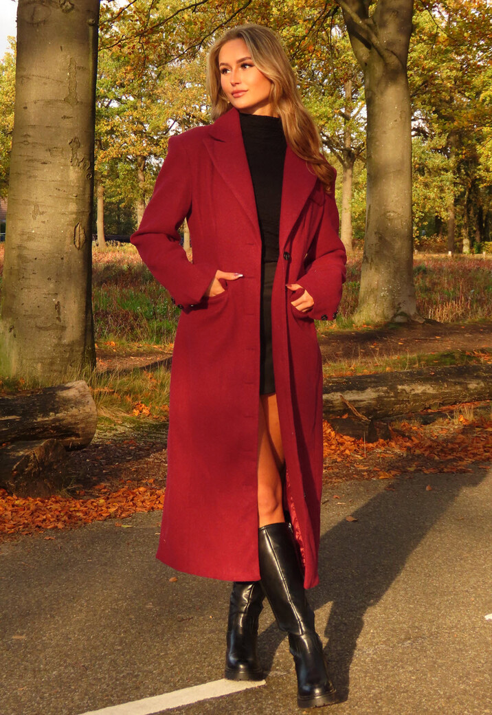 Rode Manteljas met Reverskraag en Knopen