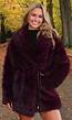 Bordeauxrode Faux Fur Jas met Ceintuur en Brede Kraag
