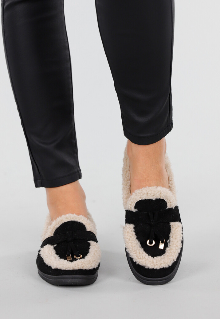 Zwarte Teddy Loafers en Goudkleurig Detail