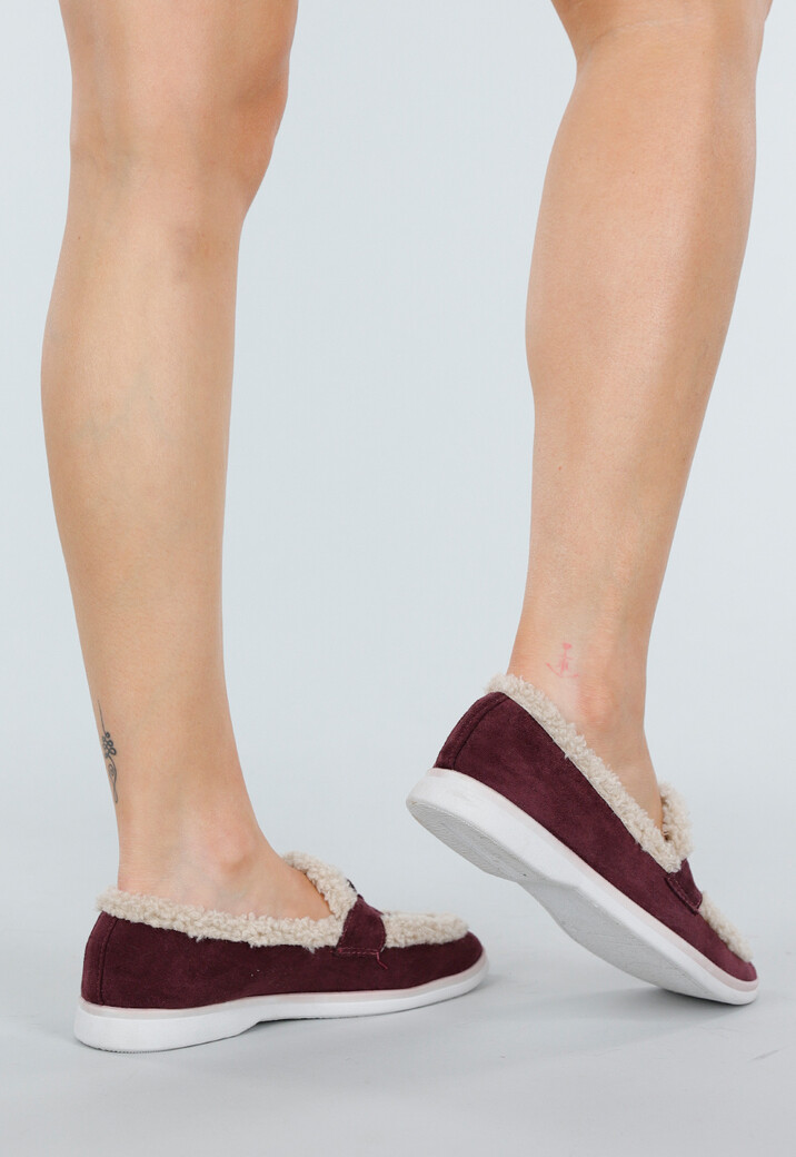 Bordeauxrode Instappers met Teddy Afwerking en Goudkleurig Detail