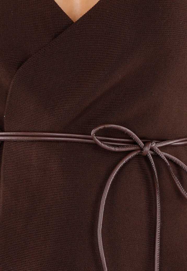 Bruine Overslag Trui met Leren Ceintuur en Wijde Mouwen