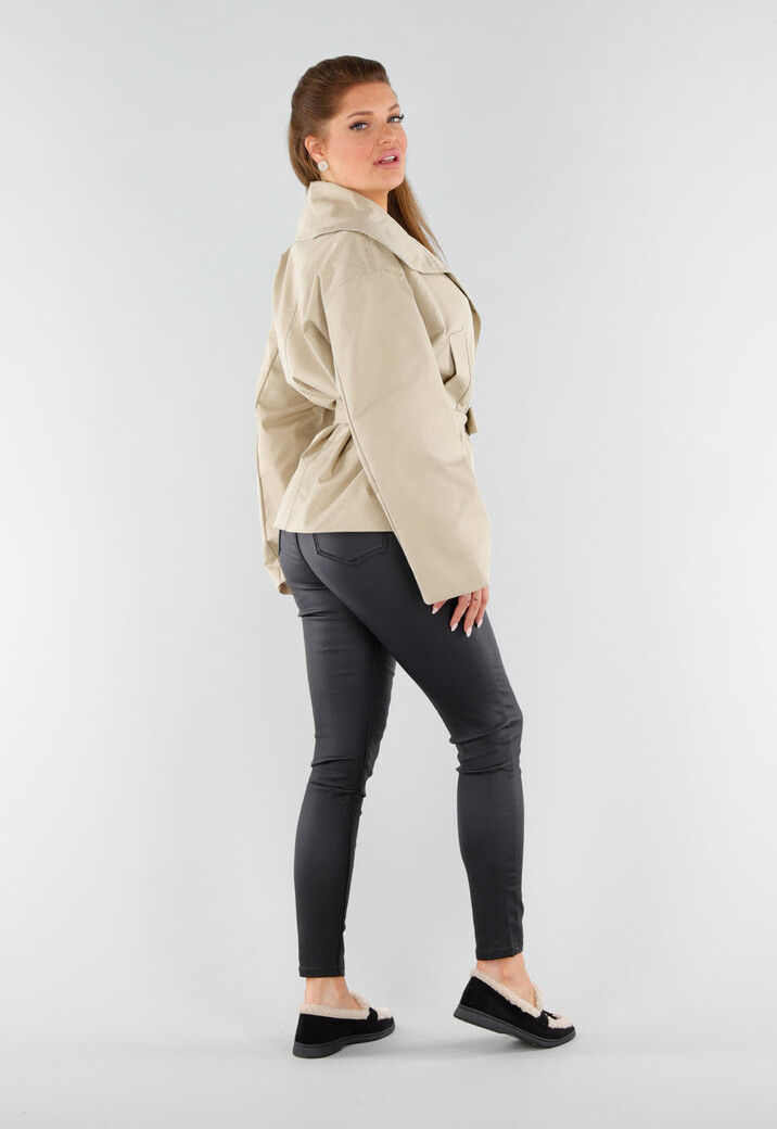 Beige Oversized Jas met Ceintuur en Brede Kraag