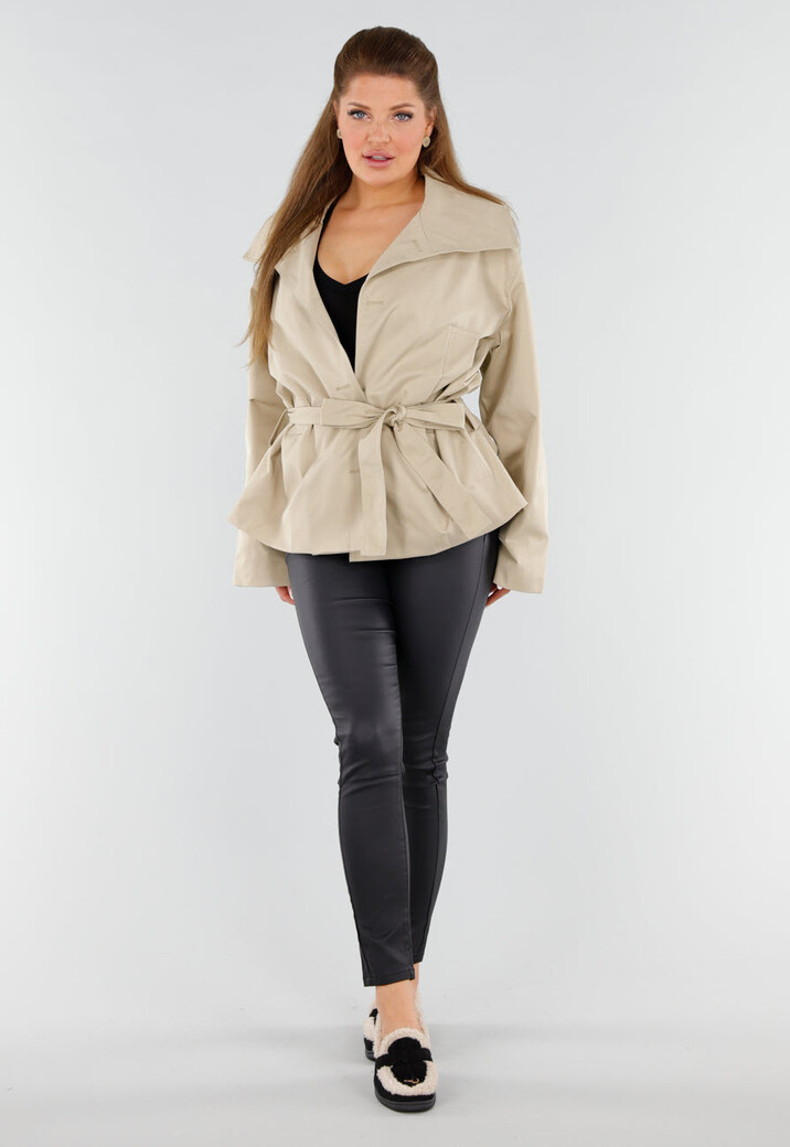 Beige Oversized Jas met Ceintuur en Brede Kraag