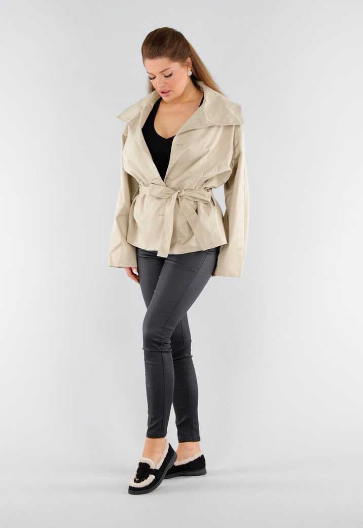 Beige Oversized Jas met Ceintuur en Brede Kraag