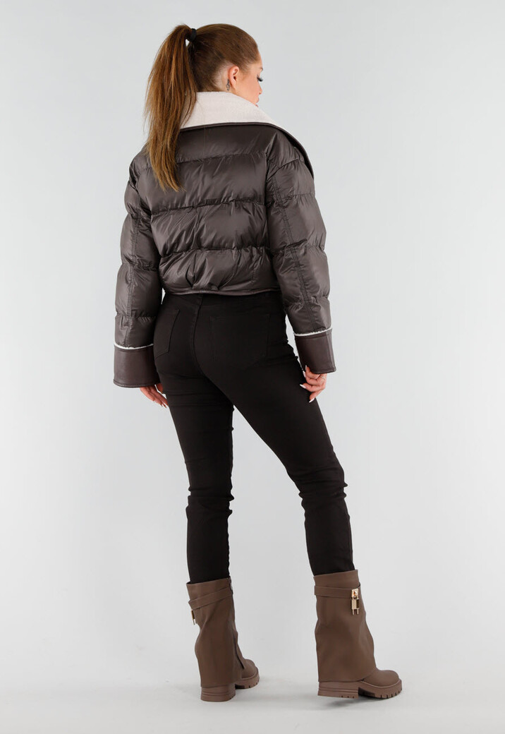 Donkerbruine Pufferjas met Witte Sherpa Kraag