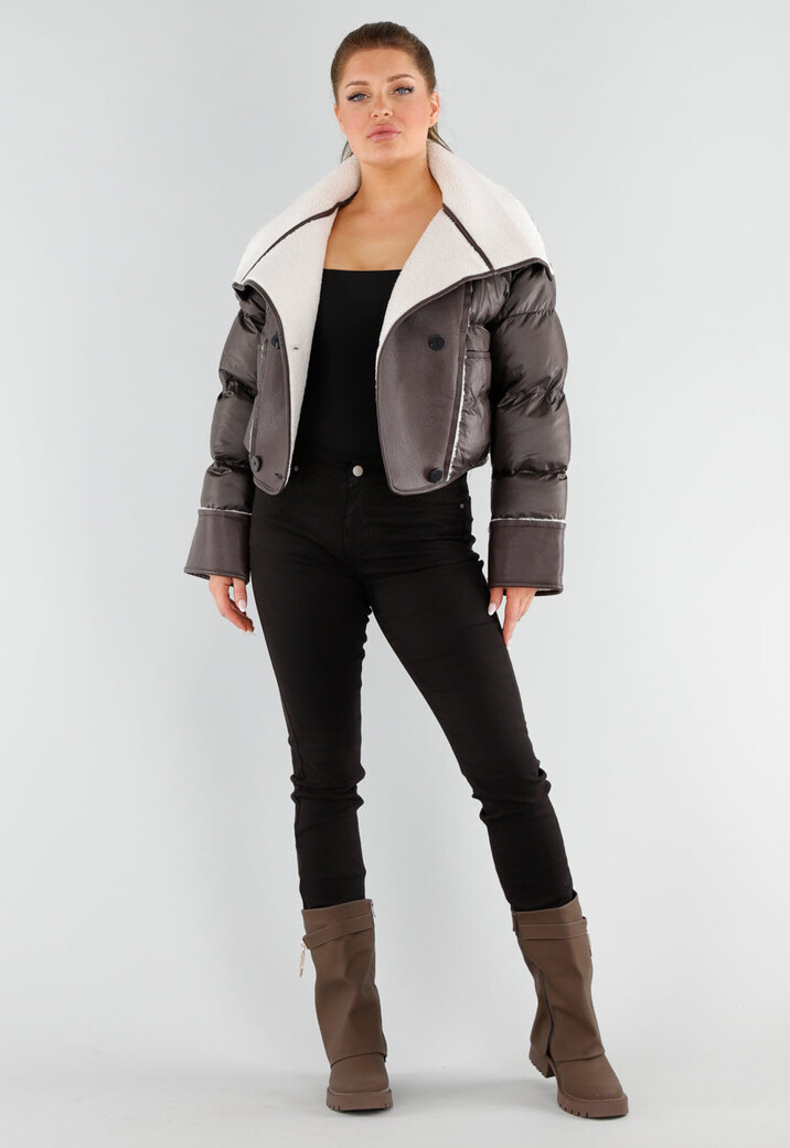 Donkerbruine Pufferjas met Witte Sherpa Kraag