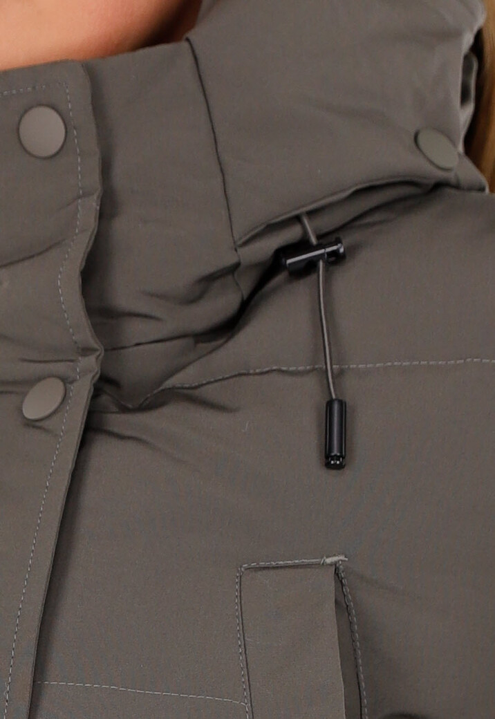 Khaki Lange Pufferjas met Capuchon en Hoge Kraag