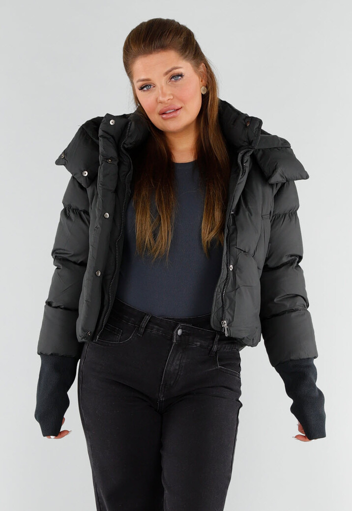Zwarte Gewatteerde Pufferjas met Capuchon en Hoge Kraag