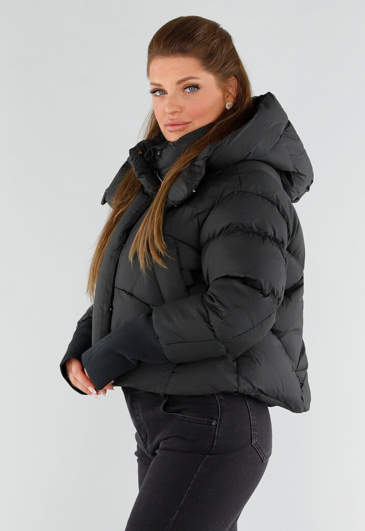 Zwarte Gewatteerde Pufferjas met Capuchon en Hoge Kraag