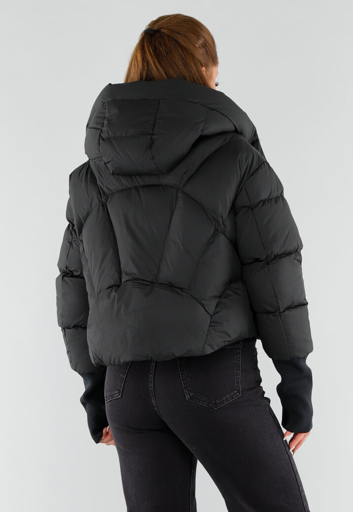 Zwarte Gewatteerde Pufferjas met Capuchon en Hoge Kraag