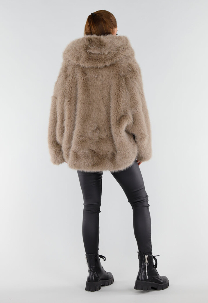 Beige Oversized Faux Fur Jas met Capuchon