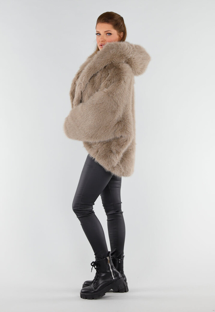 Beige Oversized Faux Fur Jas met Capuchon