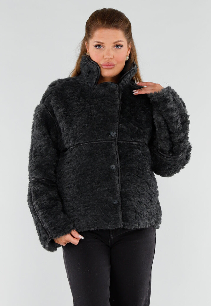 Zwarte Teddy Bontjas met Knoopsluiting