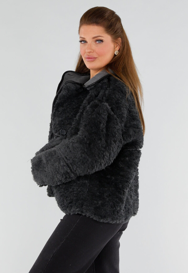 Zwarte Teddy Bontjas met Knoopsluiting