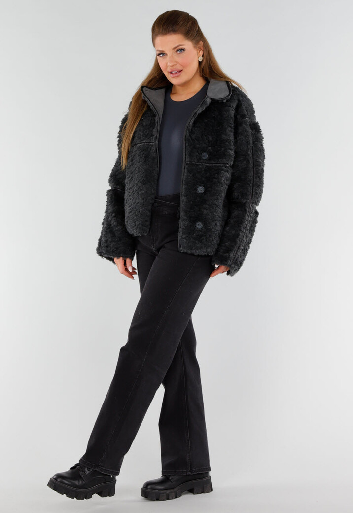 Zwarte Teddy Bontjas met Knoopsluiting