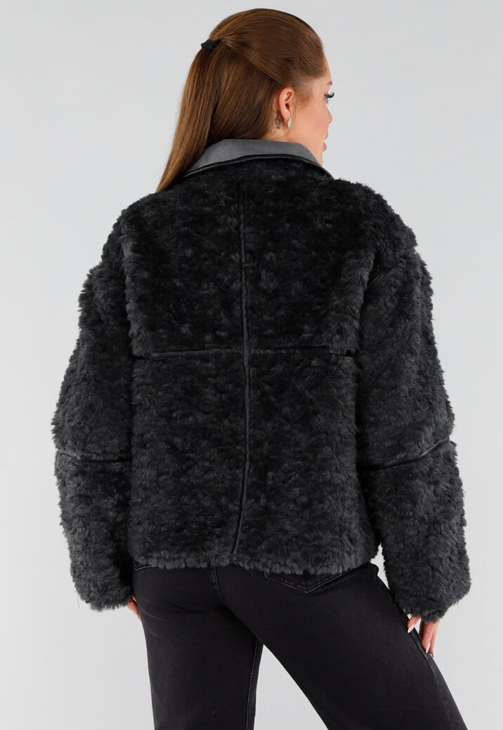 Zwarte Teddy Bontjas met Knoopsluiting