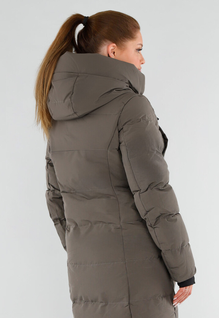 Khaki Lange Pufferjas met Capuchon en Hoge Kraag