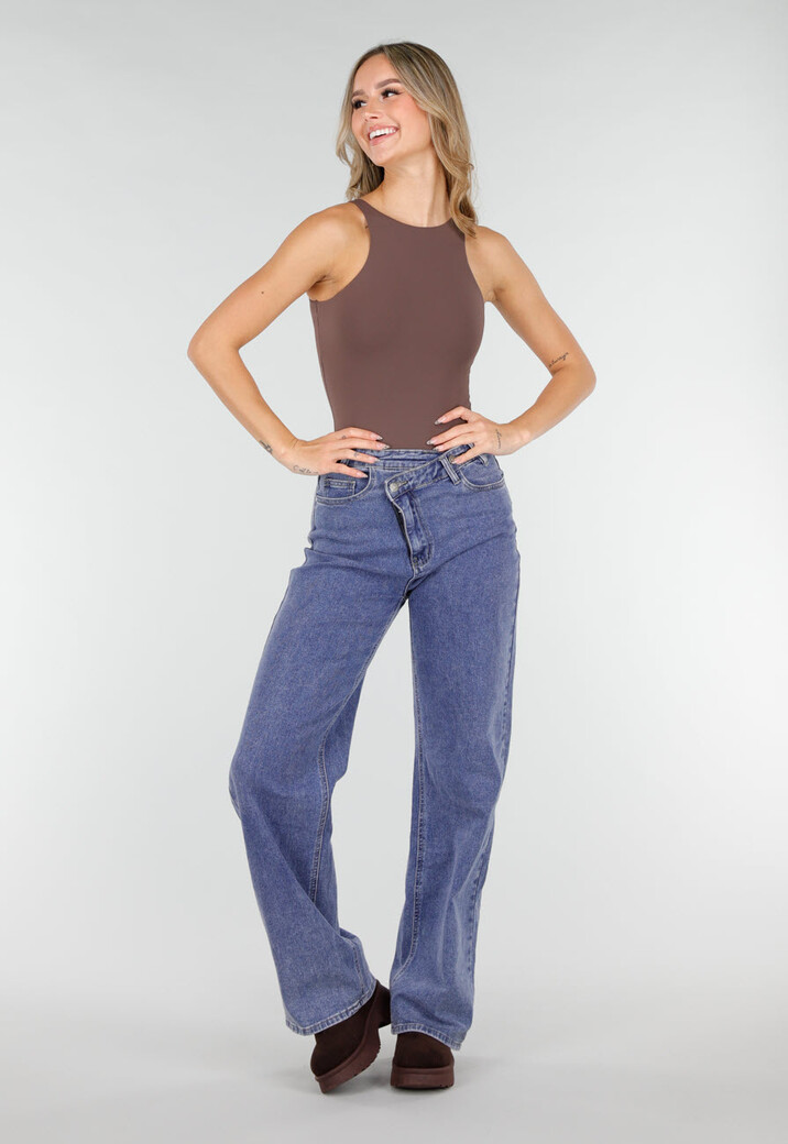 Bruine Stringbody met Hoge Halslijn en Naadloze Aansluitende Pasvorm