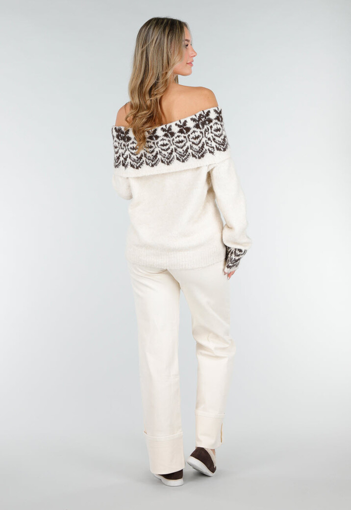 Crèmekleurige Off Shoulder Wollen Stretch Trui met Bruin Patroon