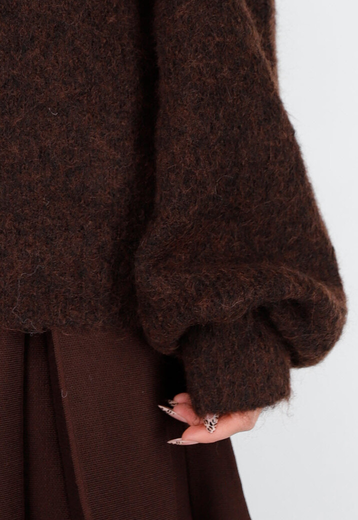 Donkerbruine Gebreide Off Shoulder Trui met Wol en Losse Pasvorm