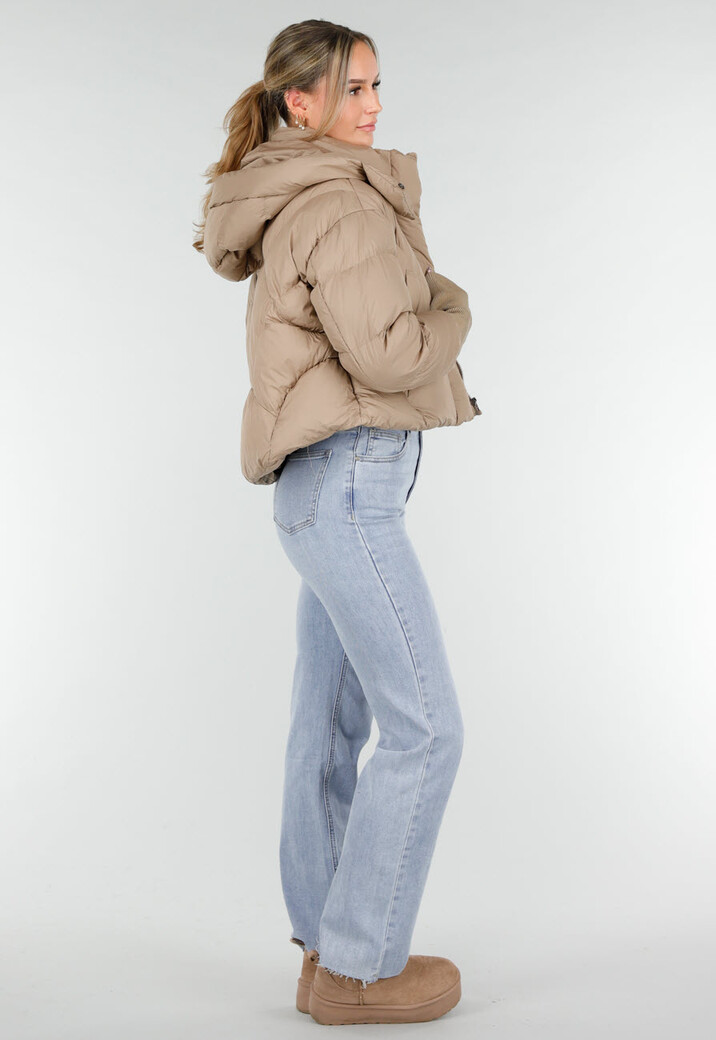 Beige Puffer Jas met Capuchon en Hoge Kraag